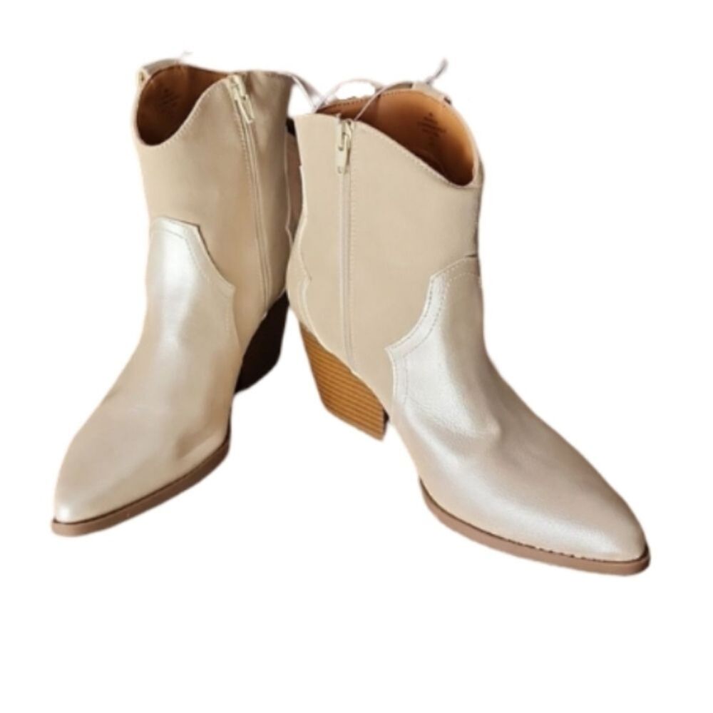 NWT Indigo Rd. Iralannie-R Cream Western‎ Ankle Boots Women's 7M